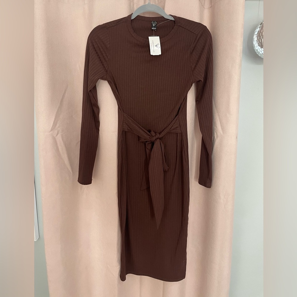 Chocolate brown Windsor, NWT size medium